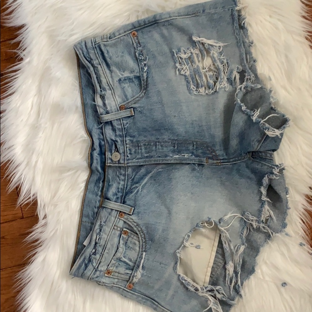 Custum Distressed Levi’s shorts